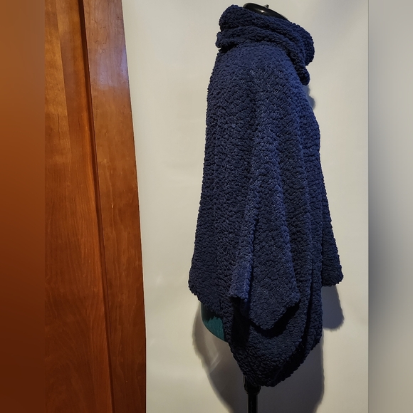 NWT Romeo and Juliet Couture, Dark Blue Ponch style Sweater, Size Small - Picture 2 of 6